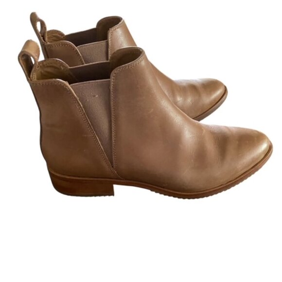Nisolo Eva Everyday Chelsea Boot in Almond 9 - Picture 2 of 7